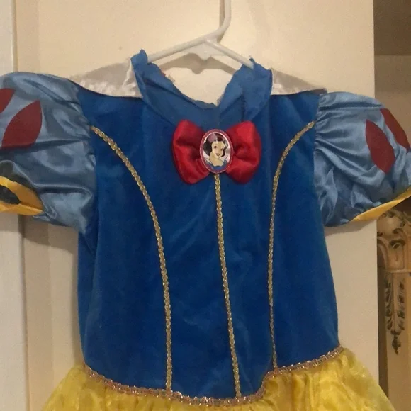 Disneys— Snow White costume - Picture 2 of 3